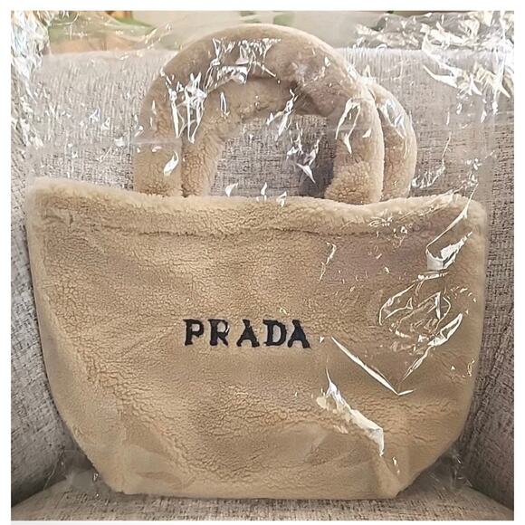 NEW Prada Beauty Teddy Sherpa Tote VIP GWP - Picture 9 of 9
